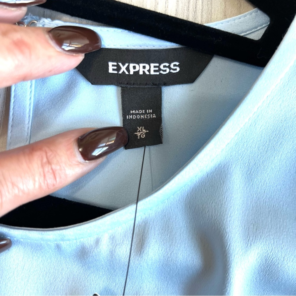 NWT EXPRESS Satin Cinched Waist Flutter Sleeve Top Size XL - Picture 2 of 5